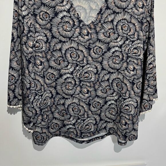 Sweet Clarity Women's Multicolor Floral V-Neck Batwing Sleeve Blouse Size XL - Picture 5 of 11
